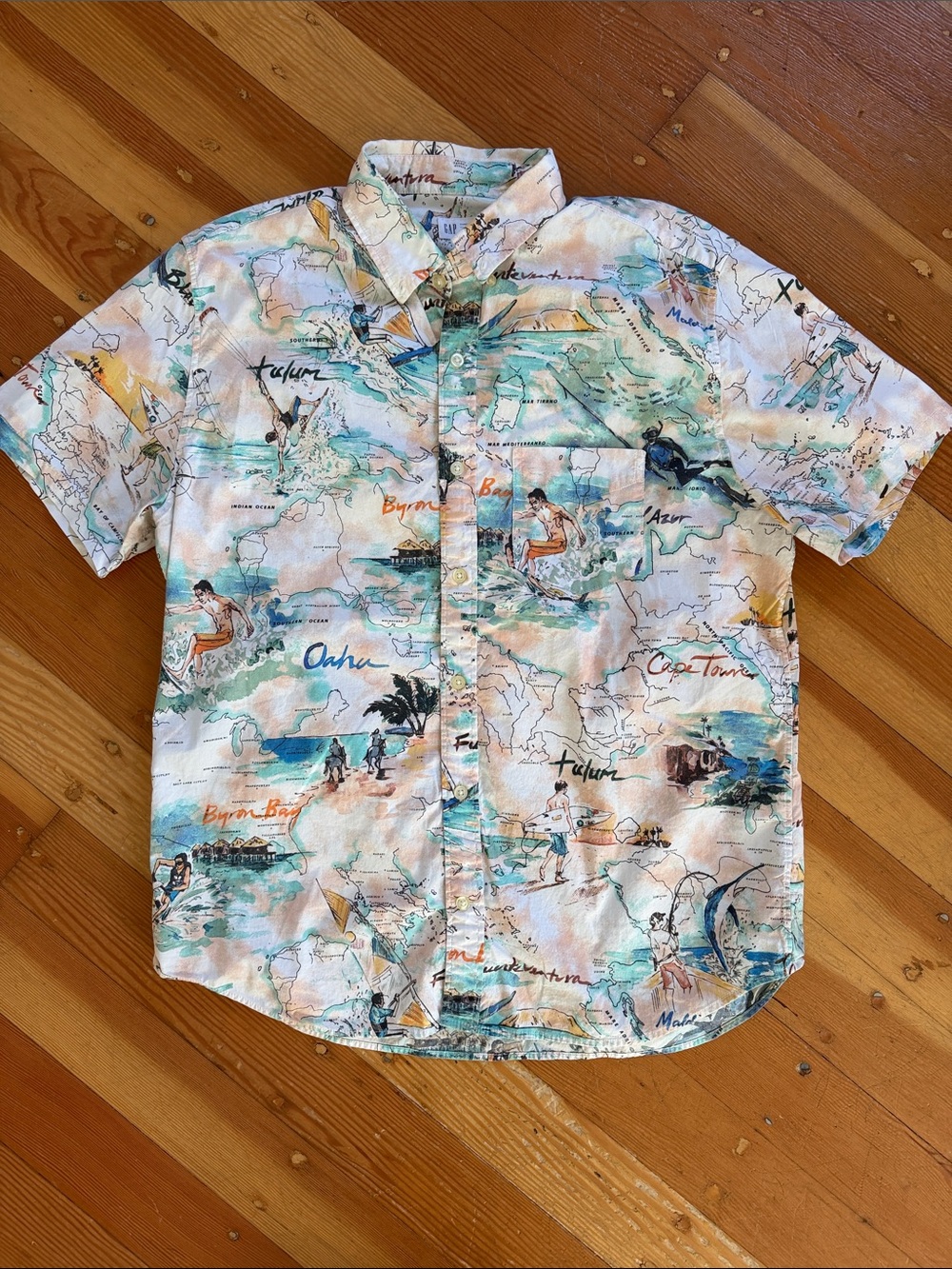 Gap Men’s Surf Print Short Sleeve Button Down Shirt Large